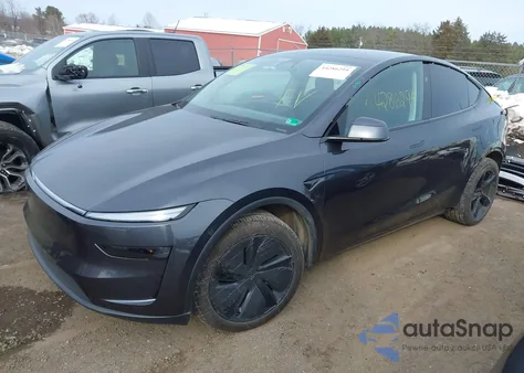 2026 Tesla Model Y Long Range Launch Series/Premium All-Wheel Drive z USA, uszkodzony, nr VIN 7SAYGDEE7TA409211